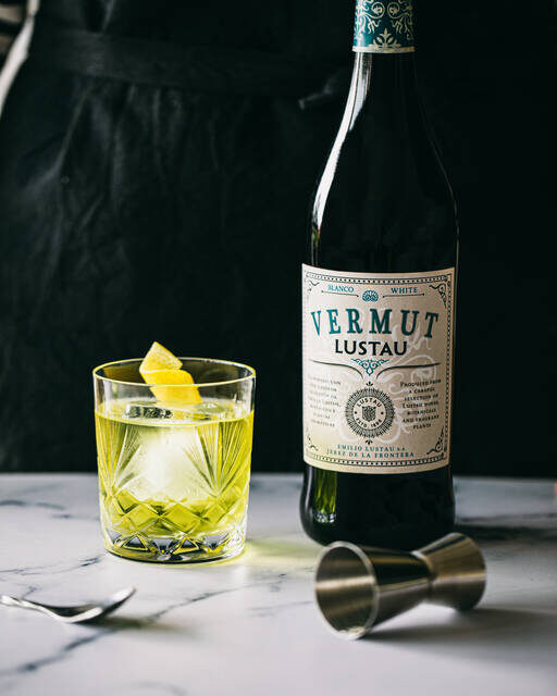 White negroni cocktail with sherry vermouth
